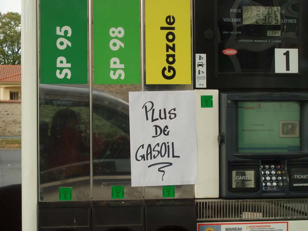 Picture of a sign saying that a service station has run out of Diesel